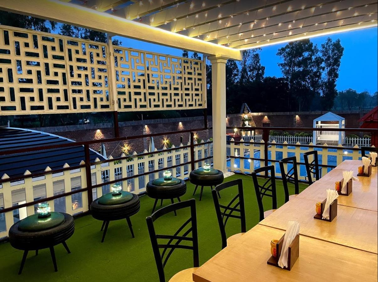 Yashmay Villa Club & Resort Gonda Zewnętrze zdjęcie